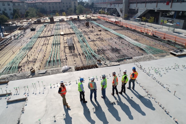 Chantier béton armé — granulats prémélange